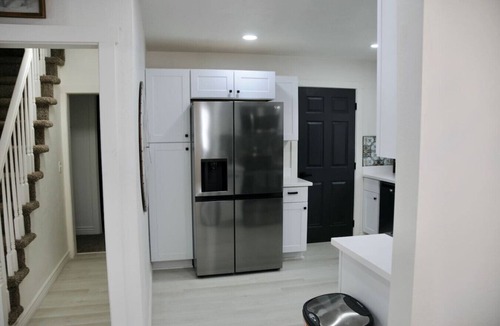 South Salt Lake House | The Farmhouse - Fiber Wi-Fi/Cozy n' Pet Friendly