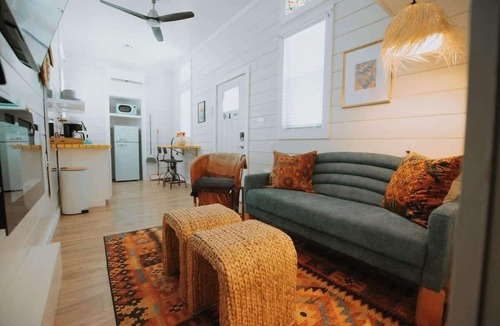 South Broadway House | The Frida Tiny House+Hot Tub+Pet Friendly+No Pet Fee!