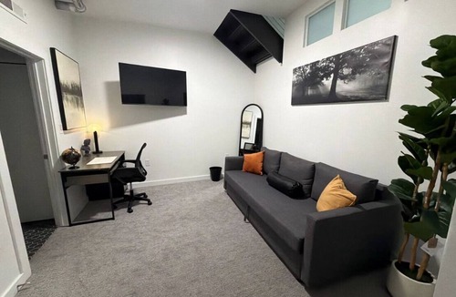 Loring Heights Apartment | The Haven Reserve- Luxury Atlanta Skyline Loft