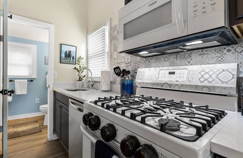 Saratoga Springs Cottage | The Kings Cottage-Hot Tub! Pet Friendly! Fire pit, Outdoor Games, Close to Town