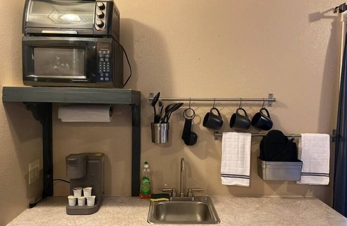 Craig House | The Orca at AlaskInn - Oceanside suite