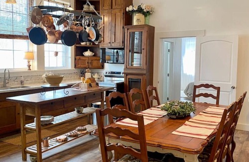 Sutter Creek Apartment | The Shopkeeper's Cottage ~ CHIC!
