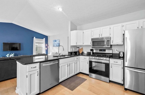 Columbus House | The Suburban Nest – For 6!