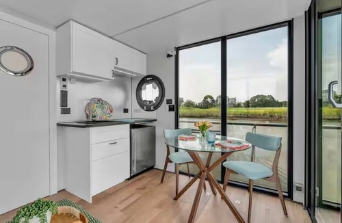 East Greenwich Boat Rental | The Ultimate Luxury Coastal Houseboat Experience at Jodoin Marina -Sleeps 4!