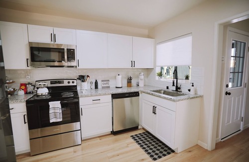 Northeast Heights House | The White House. Stylish Uptown Retreat near Dining & Shopping