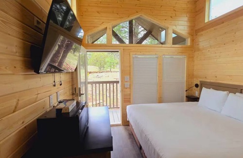 Page Cabin | Tiny Home King Room #9A