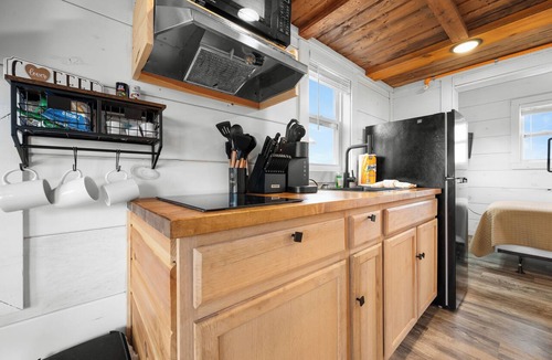 Sevierville Cottage | Tiny Home Village Near Dollywood