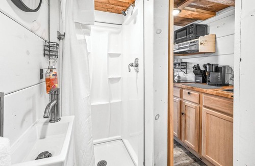 Sevierville Cottage | Tiny Home Village Near Dollywood