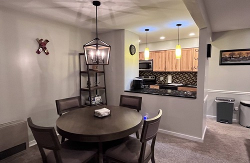 Killington Condo | Trail Creek: Ski home to renovated 1st floor, 1br condo. Sleeps 4.