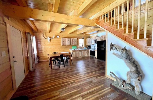 Deltana Cabin | Trailblazer — Spacious Rustic Cabin for Groups