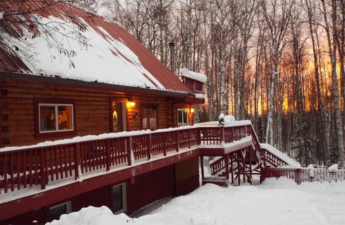 Fairbanks Apartment | Two bedroom, fully furnished apartment with private entrance on 3 wooded acres