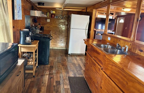 Steinhatchee Cabin | Uncle Gary’s Wonky Cabin in Steinhatchee, FL