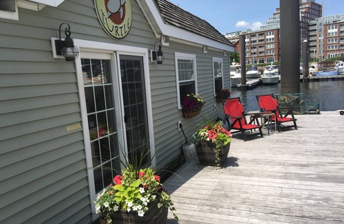 Thompson Square - Bunker Hill Boat Rental | Unique Boston Harbor Houseboat Suite 2 - Experience near the Freedom Trail -AC
