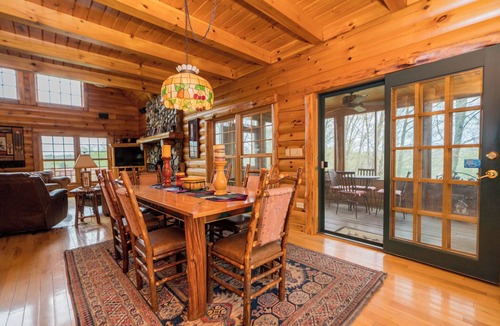 Johnsonville House | Unique Log Cabin, Hudson Riverfront, minutes to Saratoga