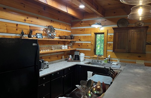 New Waverly Cabin | Unique Log Cabin Retreat on 138 Acres, swim, fish, boat, paddleboard, kayak!