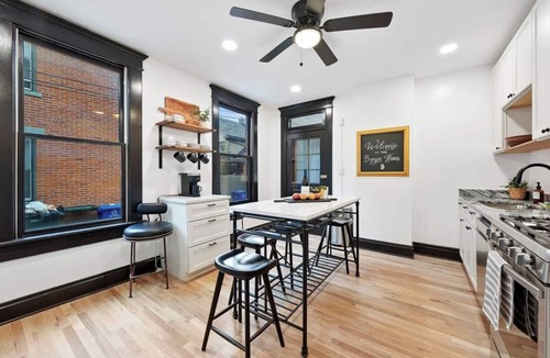 German Village Apartment | Unwind and relax in this picturesque German Village hideaway. Perfect for small groups!