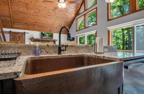 Old Fort House | Updated Classic Cabin, Private Community and Hot Tub