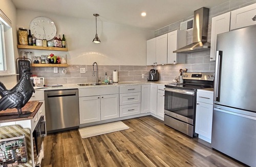 Albuquerque House | UPgraded. UPscale. UPtown! 3 bed, 2 bath, sleeps 6! Near UNM + Nob Hill too!