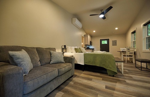 Cuyahoga Falls Cabin | Valley Overlook - Cozy Cabin near Blossom Music Center, 1BR - Peninsula, Ohio