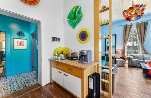Southtown House | Vibrant Location~Artistic Home~Downtown~King Bed