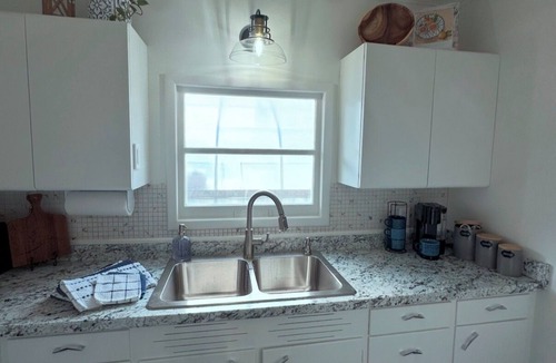 Homer Cottage | Wagon Wheel Cottage. Charming 2-bedroom home on the iconic Wagon Wheel property.