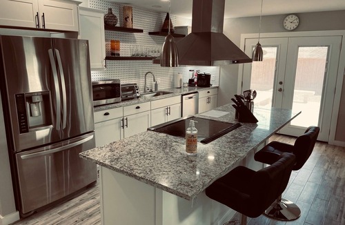 Arlington House | Walk Cowboys Rangers Tx Live Restaurants and more 5 Stars!