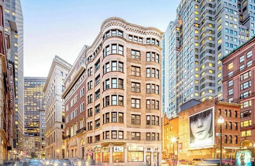Downtown Boston Apartment | Walk everywhere - Seaport, North End, Beacon Hill. Steps from MBTA public transit. Keyless Entry!