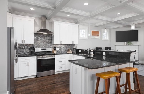 Hope Gardens House | Walk to Broadway & Germantown - Large House w/Patio & Porches - Free Parking