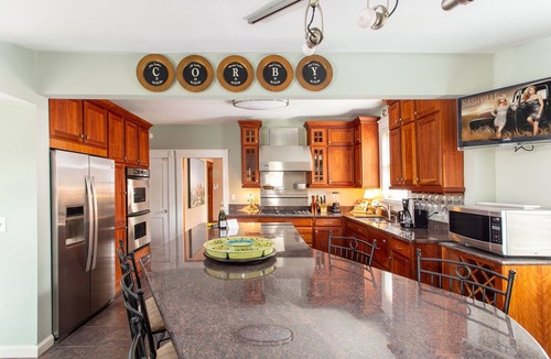 Historic Edgefield House | Walk to Nissan · 2BR · TV's "Nashville" House
