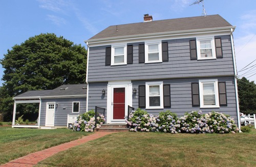Newport East Apartment | Walk to Two Beaches!