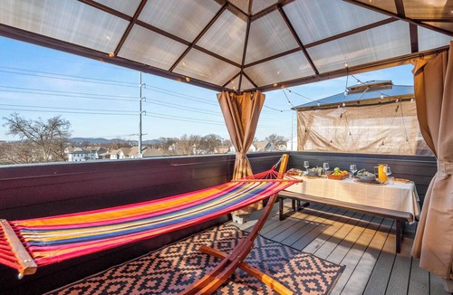 The Nations Apartment | Walkable Nations Studio w/Rooftop Deck