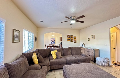 S.r. Marmon House | Warm Sand Casita. Lovely 4-bedroom house with AC in Albuquerque