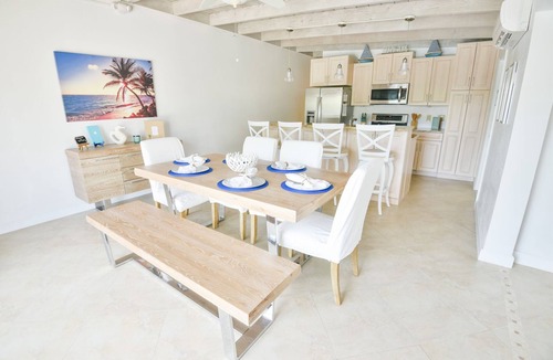Key Colony Beach House | WATERFRONT 2 bed 2bath - 37-ft Dock, Cabana Club, Kayak, Bikes & Ample Parking