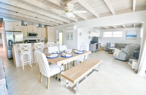 Key Colony Beach House | WATERFRONT 2 bed 2bath - 37-ft Dock, Cabana Club, Kayak, Bikes & Ample Parking