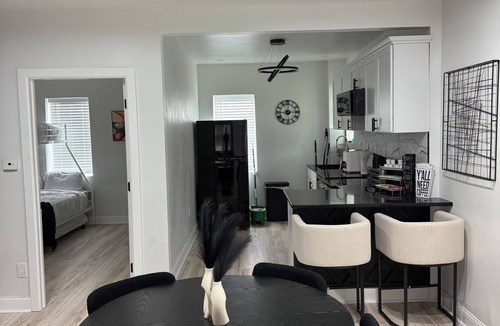 Hyde Park House | Welcome! This stylish and spacious three-story gateway