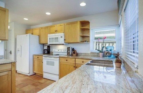 Ocean Shores House | Welcome to “Salty Dog” - named after the old sea captain, this beautiful house directly on the Atlantic Ocean is decorated throughout with a nautical theme. With the breathtaking view of the ocean out your back door you will feel as though you are ac