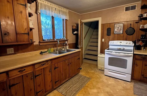 Laketon House | Welcome to your quaint peaceful getaway in the heart of small-town Indiana!