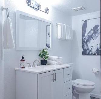 El Paso Apartment | West EP Poolside Mountain Views