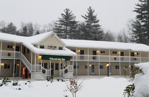 Dryden Apartment | Wilson Lake Inn, Maine Lakefront Stay with Kayaks, WiFi & Spacious Rooms