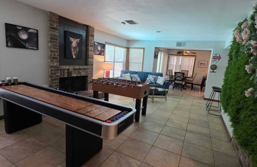 North Arlington House | Winding Hollow : Spacious 5-bedroom house in tranquil Arlington