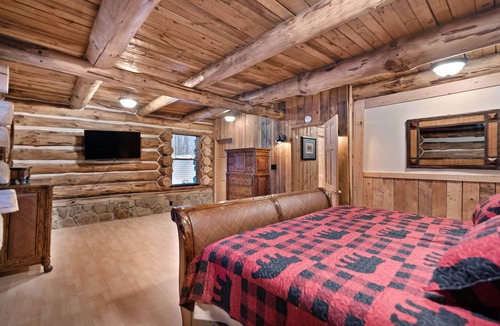 Ohiopyle Cabin | Wingard Lodge - Spacious Cabin Ideal for Celebrations.