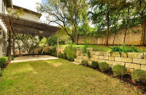 Clarksville House | WONDERFUL DOWNTOWN AUSTIN HOUSE WITH YARD IN UPSCALE QUAINT NEIGHBORHOOD