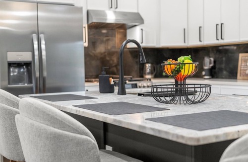 Belvedere Park House | World Cup Compound - 2 Luxury Homes! Sleeps 12