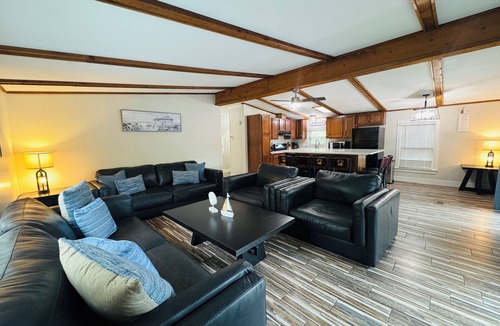 Put-in-Bay House | Your Poolside Cabin Escape | 8 ppl | IC6
