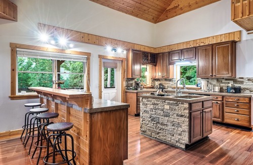 Cosby Cabin | ZEN MountainRetreatVilla Hot Tub FirePit Fenced Yard Dog-Centric EVCharger Games