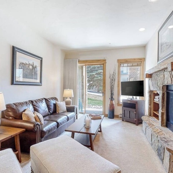 Walk to gondola! Condo w/fireplace, W/D & shared pool/hot tubs/gym/steam room!