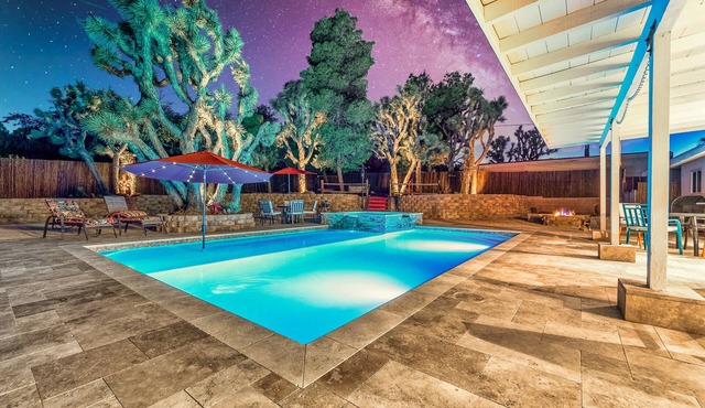 1/2 Acre Epic Pool and Spa 2 King Beds Bunk with 2 Queens