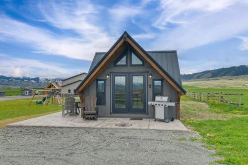 1/2 Mi to Ruby River: Cabin w/Trail Access!