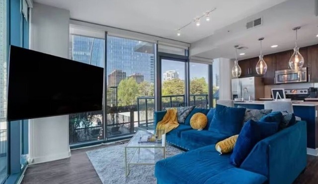 1 MIN WALK to Lennox MALL/5-star Restaurant/POOL/GYM 24hr