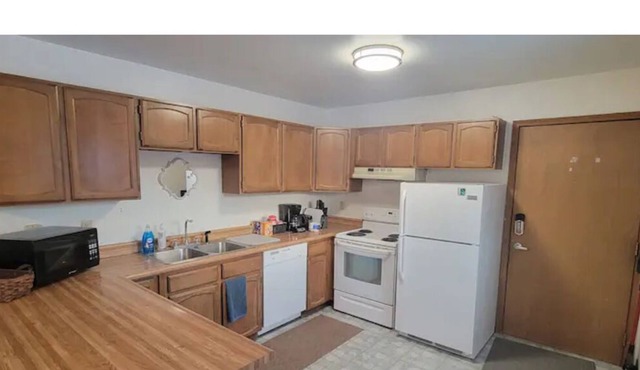 2 bedroom apartment by Eielson AFB and North Pole unit #1